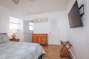 2 bedrooms, desk, iron/ironing board, WiFi