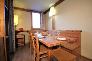 Dining - 150m from ski slopes, Ground floor, tv, ski locker, 47m², Montchavin La Plagne (Bellentre)