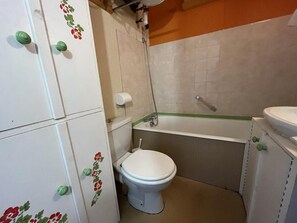 Bathtub