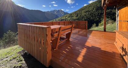Chalet, vue montagne, terrasse, cheminĂ©e ou poĂȘle Ă  bois, tĂ©lĂ©vision, casier Ă  ski, 110mÂČ, Pra Loup