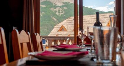 Chalet, vue vallĂ©e, terrasse, cheminĂ©e ou poĂȘle Ă bois, tĂ©lĂ©vision, casier Ă ski, 80mÂČ, Pra Loup