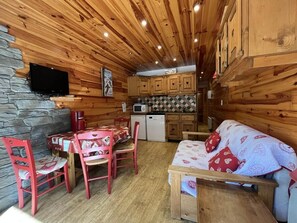 Living area - 200m from ski slopes, balcony, tv, 38m², Pra Loup (Pra Loup)