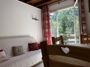 Living area - 200m from ski slopes, 1st floor, view mountain, balcony, tv, 35m², Pra Loup (Pra Loup)