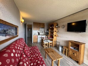 Living area - 300m from resort center, floor -4, balcony, tv, 24m², Pra Loup (Pra Loup)