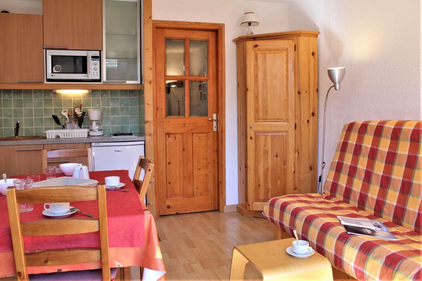 50m from ski slopes, 5th floor, balcony, tv, ski locker, 23m², Risoul