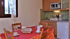 Unclassified image, 2 of 16, button - 50m from ski slopes, 5th floor, balcony, tv, ski locker, 23m², Risoul (Risoul)