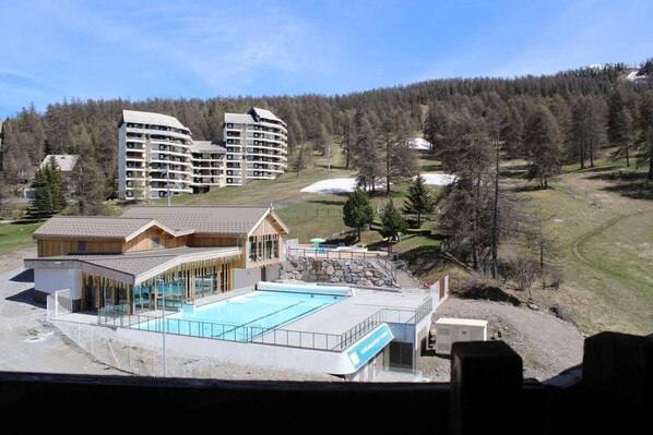 Exterior - 100m from ski slopes, 6th floor, view ski slopes, swimming pool, balcony, tv, ski locker, 31m² (Risoul)