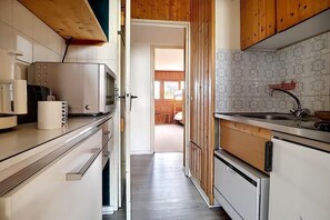Frigorifero, microonde, forno, lavastoviglie
