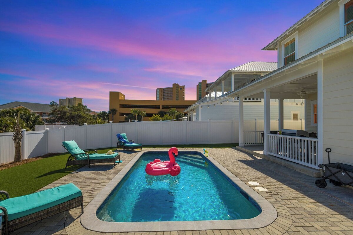 Footprints in the Sand Private House- Sleeps 12 Pool- Dog Friendly