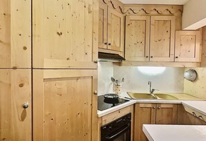 Fridge, oven, dishwasher