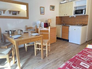 Dining - 300m from resort center, 2nd floor, balcony, tv, ski locker, 25m², Risoul (Risoul)