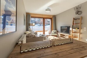 Living area - 50m from ski slopes, 5th floor, view resort, balcony, parking, tv, ski locker, 55m², La Plagne (La Plagne)