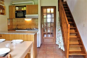 Kühlschrank, Mikrowelle, Ofen, Geschirrspüler