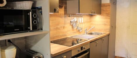 Frigorifero, microonde, forno, macchina per tè/caffè
