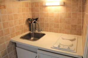 Fridge, microwave, oven, coffee/tea maker - 100m from resort center, 1st floor, balcony, parking, tv, 28m², Vars (Vars)