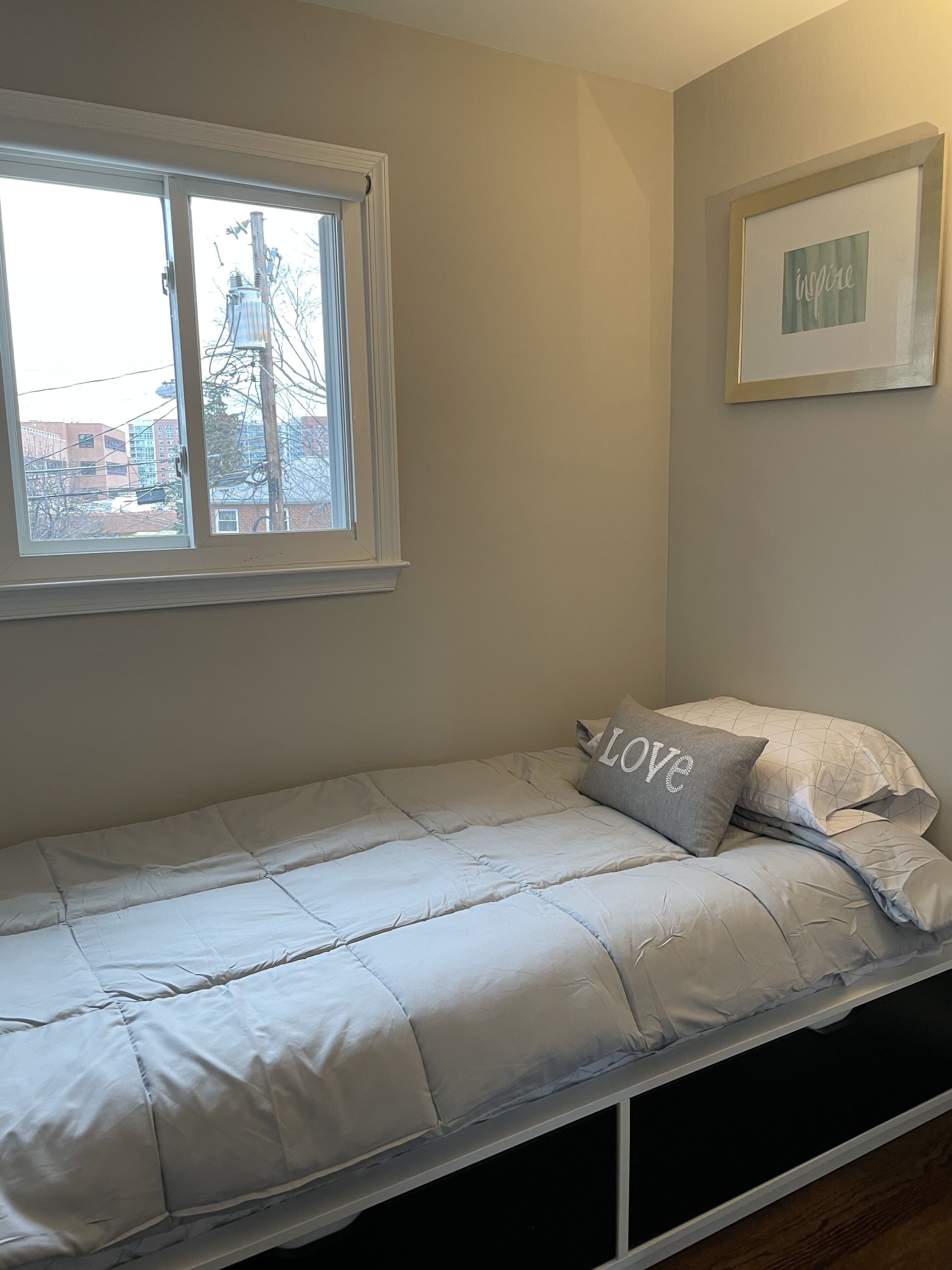 4 BEDROOM, 2 BATH CLOSE TO DCA WITH 4 FREE PARKING