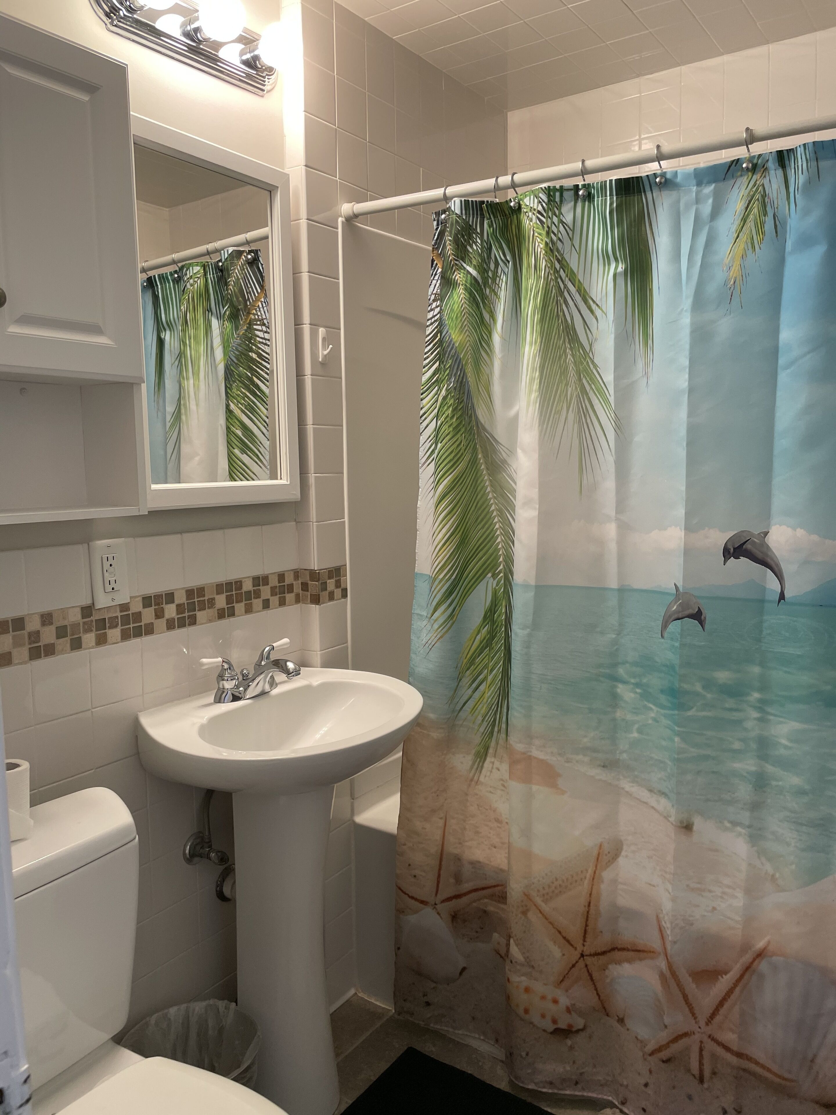 4 BEDROOM, 2 BATH CLOSE TO DCA WITH 4 FREE PARKING