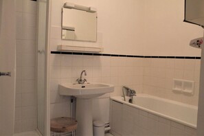 Bathtub - 10m from shops, 7th floor, view mountain, balcony, ski locker, 50m², Vars (Vars)