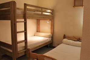 WiFi - 100m from ski slopes, 5th floor, balcony, tv, ski locker, 38m², Vars (Vars)