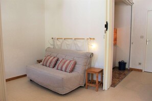 Living area - 100m from ski slopes, 5th floor, balcony, tv, ski locker, 38m², Vars (Vars)