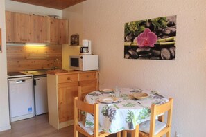 Dining - Ski-in/ski-out & foot of the slopes, 1st floor, balcony, tv, ski locker, 18m², Vars (Vars)