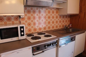 Frigorifero, microonde, forno, lavastoviglie