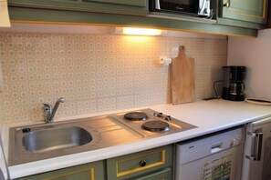 Refrigerador, microondas, horno y lavavajillas