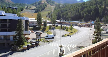 Resort center, 3rd floor, balcony, tv, 30m², Vars