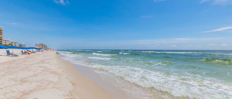 Beach nearby, sun-loungers, beach towels