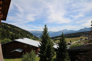 View from property - 1st floor, view ski slopes/mountain, balcony, tv, ski locker, 31m², Les Saisies (Les Saisies)