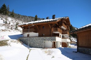 Exterior - 350m from shops, Ground floor, view panoramic, swimming pool, terrace, tv, ski locker, 32m² (Villard-sur-Doron)