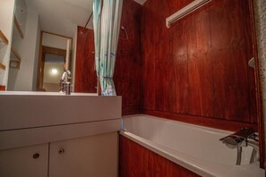 Bathroom - 4th floor, balcony, tv, ski locker, 48m², Valmorel (Valmorel)
