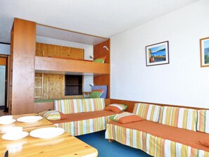 Interior - 10m from ski slopes, view mountain, balcony, tv, ski locker, 26m², La Plagne (La Plagne)