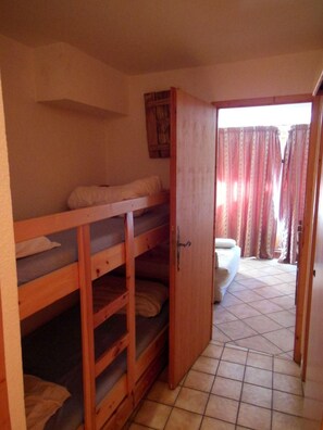 1 bedroom, WiFi - 50m from ski slopes, 3rd floor, balcony, tv, ski locker, 27m², Champagny-en-Vanoise (Champagny-en-Vanoise)