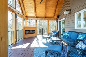 Terrace/patio - The View on Lake Lanier lake view & dock. (Gainesville)