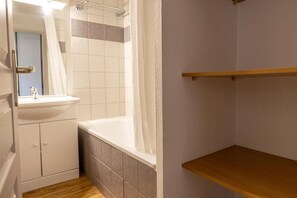 Bathtub - 300m from shops, swimming pool, tv, ski locker, 34m², Les Orres (Les Orres)
