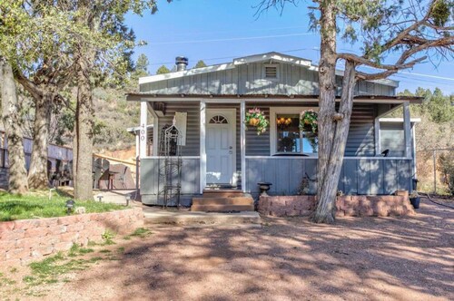 Cozy Cottage Getaway 