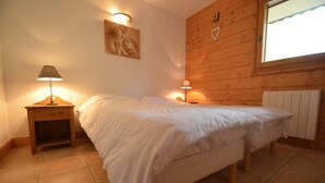 3 bedrooms, WiFi - 10m from ski slopes, 1st floor, view open, balcony, tv, ski locker, 75m², Les Menuires (Les Menuires)