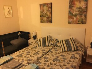 2 多间卧室、熨斗/熨衣板、上网接入、床单