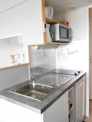 Fridge, microwave, coffee/tea maker, toaster