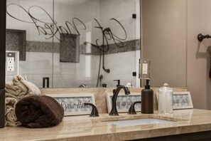 Douche, sèche-cheveux