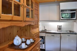 Réfrigérateur, micro-ondes, four, lave-vaisselle