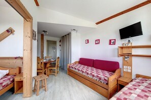 Room - 7th floor, balcony, tv, ski locker, 25m², Les Menuires (Les Menuires)