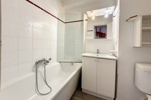 Bathtub - 7th floor, balcony, tv, ski locker, 25m², Les Menuires (Les Menuires)