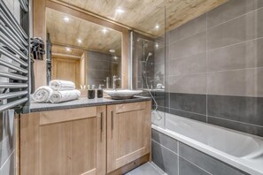 Bathtub, hair dryer
