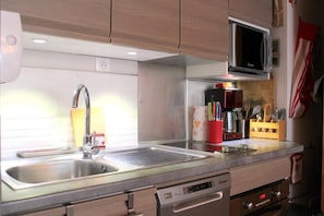 Kühlschrank, Mikrowelle, Ofen, Geschirrspüler