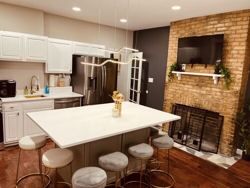 OTR!-5 Bedrooms-4 Baths-3 Parking Spots-2 Kitchens-Best House for Reunion/Groups