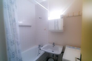 Bathtub
