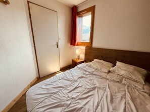 Room - 180m from ski slopes, 3rd floor, balcony, tv, ski locker, 34m², Peisey-Vallandry (Landry)