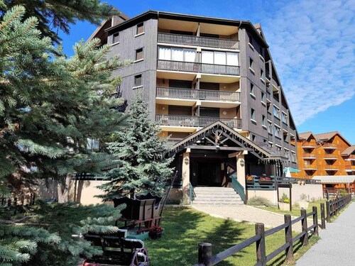 200m from ski slopes, 3rd floor, balcony, tv, ski locker, 25m², La Joue du Loup